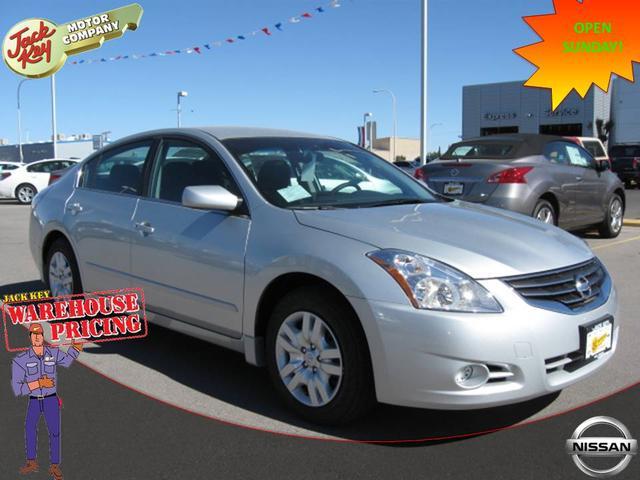 Nissan Altima Pickupslt Quad Cab SWB 4WD 4x4 Truck Sedan