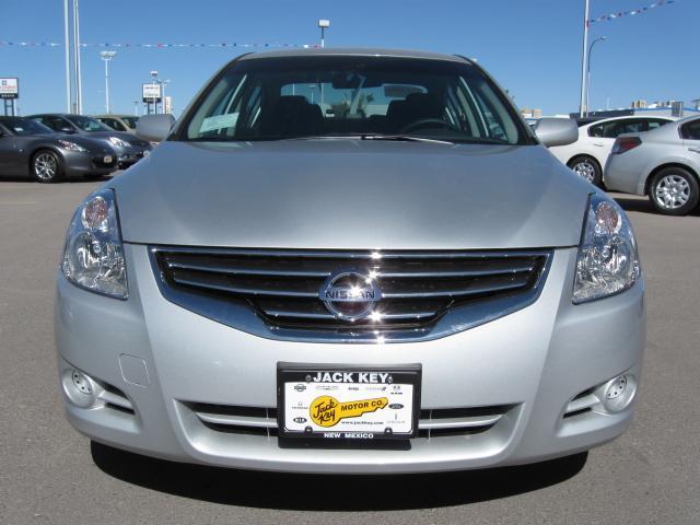 Nissan Altima 2012 photo 2
