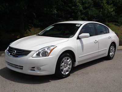 Nissan Altima Pickupslt Quad Cab SWB 4WD 4x4 Truck Sedan