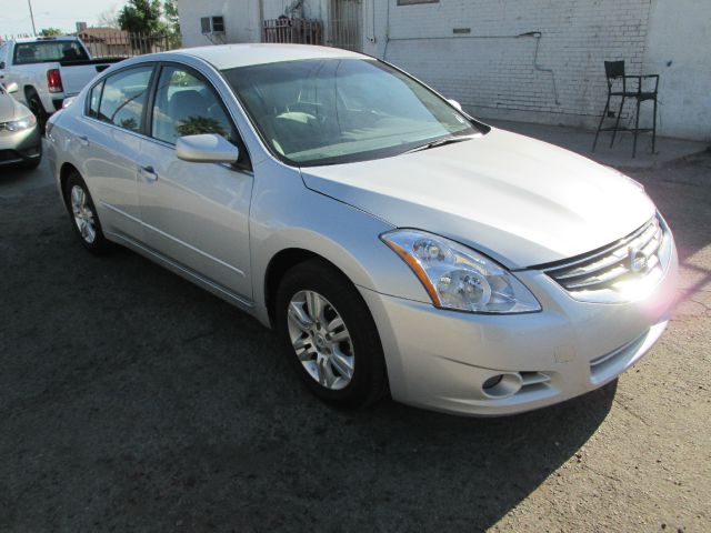 Nissan Altima Pickupslt Quad Cab SWB 4WD 4x4 Truck Sedan