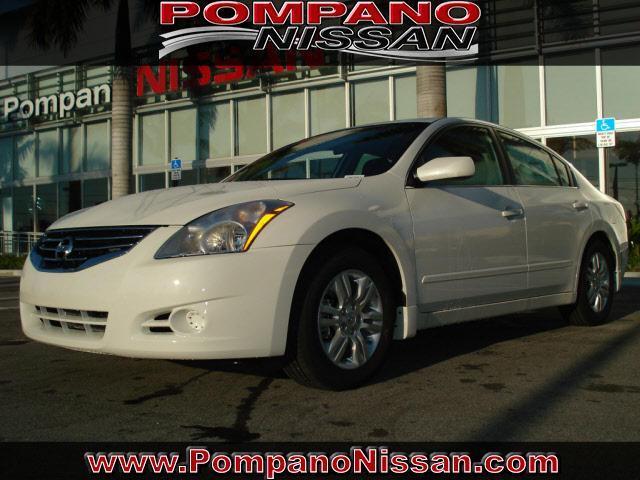 Nissan Altima Pickupslt Quad Cab SWB 4WD 4x4 Truck Sedan