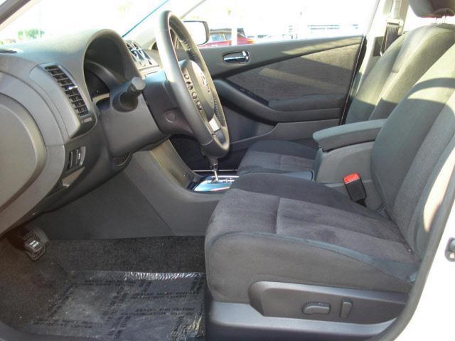 Nissan Altima 2012 photo 2