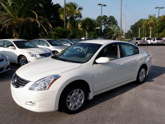 Nissan Altima Pickupslt Quad Cab SWB 4WD 4x4 Truck Sedan