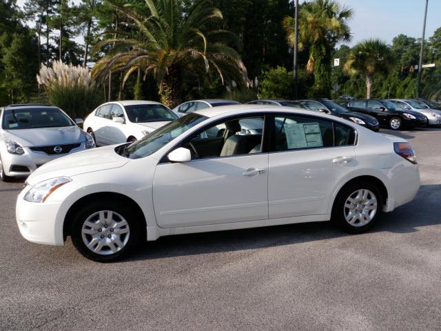 Nissan Altima 2012 photo 1
