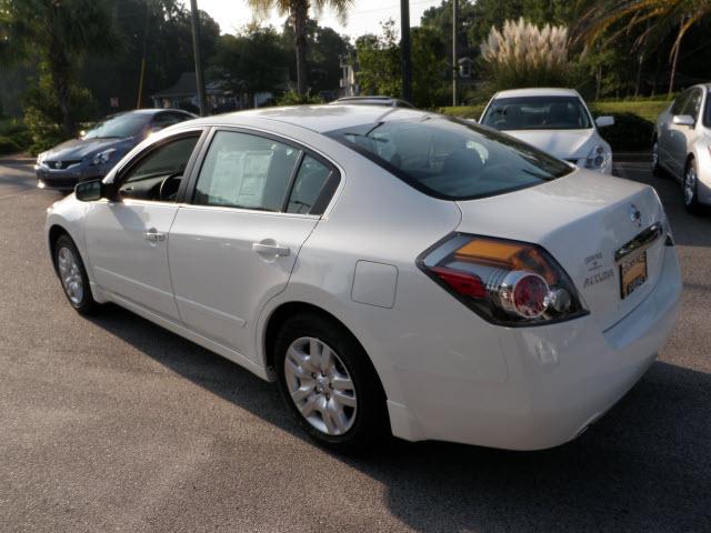 Nissan Altima 2012 photo 2