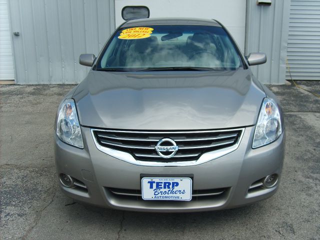 Nissan Altima 2012 photo 2