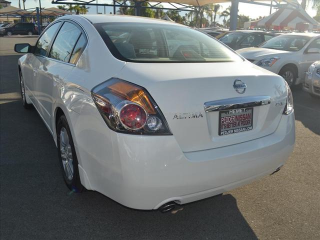 Nissan Altima 2012 photo 2
