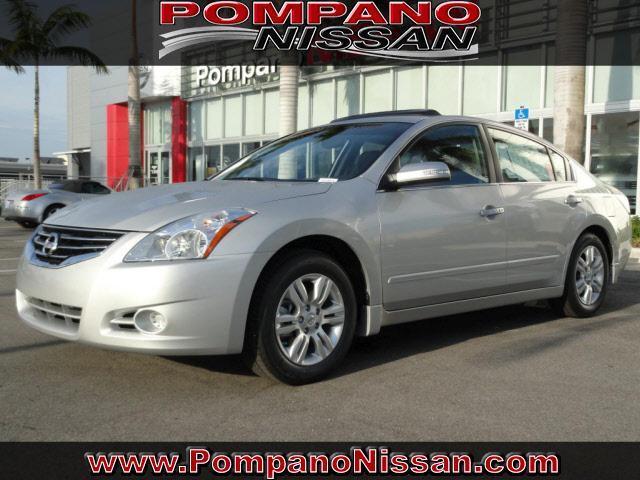 Nissan Altima Pickupslt Quad Cab SWB 4WD 4x4 Truck Sedan