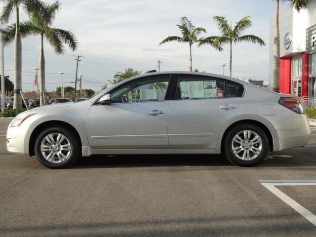 Nissan Altima 2012 photo 1