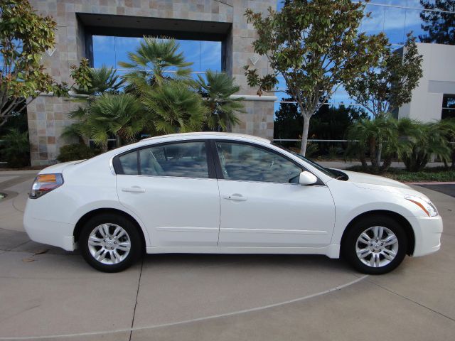 Nissan Altima Pickupslt Quad Cab SWB 4WD 4x4 Truck Sedan