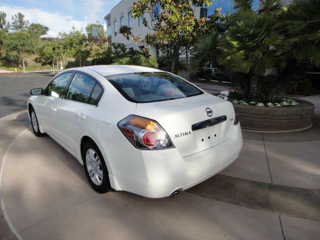 Nissan Altima 2012 photo 1
