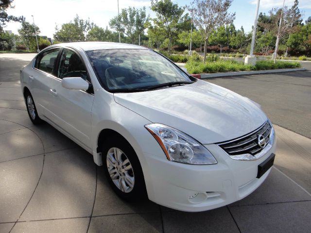 Nissan Altima 2012 photo 2