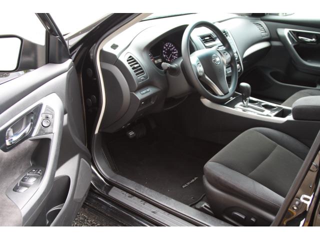 Nissan Altima 2013 photo 2