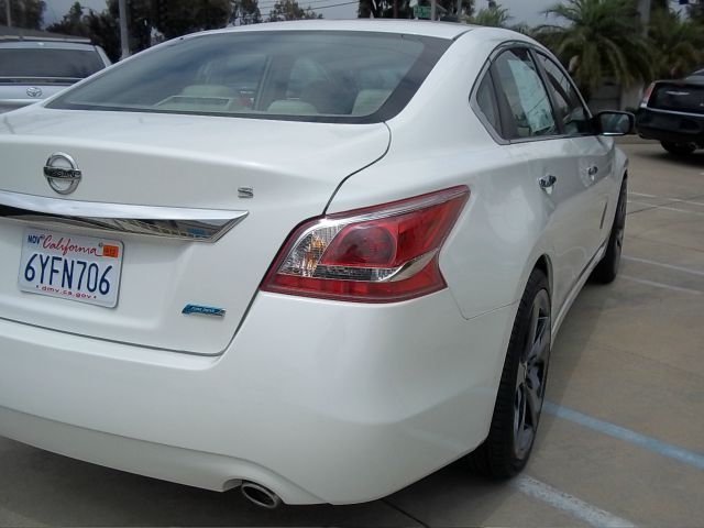Nissan Altima 2013 photo 3