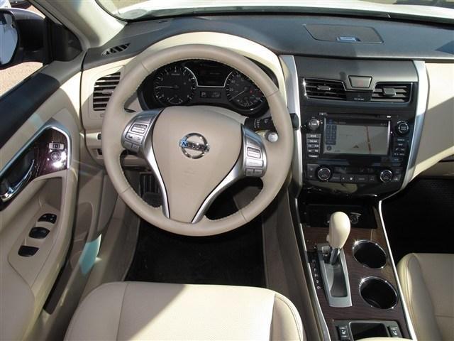 Nissan Altima 2013 photo 2