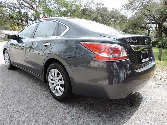 Nissan Altima 2013 photo 4