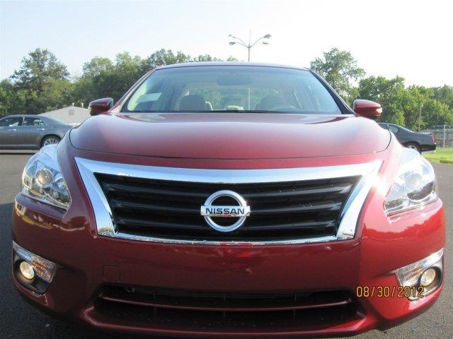 Nissan Altima Regular Cab 4-wheel Drive Work Truck Sedan
