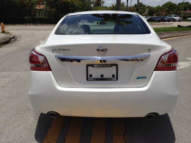 Nissan Altima Pickupslt Quad Cab SWB 4WD 4x4 Truck Sedan