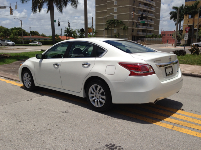 Nissan Altima 2013 photo 2