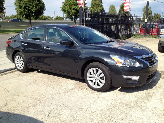 Nissan Altima 2013 photo 2