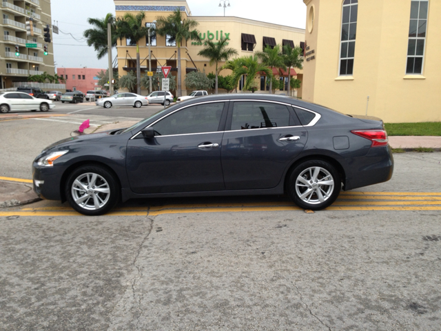 Nissan Altima Crew-short-slt-classic-6.6l Diesel-4wd-1 Owner Sedan