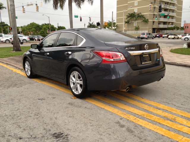 Nissan Altima 2013 photo 2