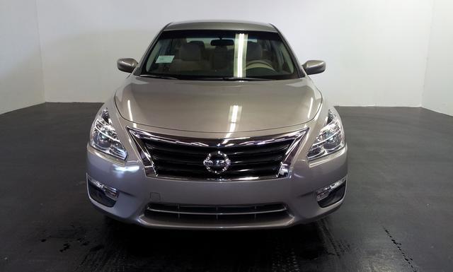 Nissan Altima 2013 photo 2
