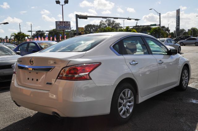 Nissan Altima 2013 photo 3