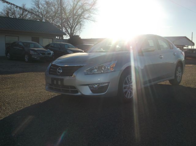 Nissan Altima 2013 photo 2