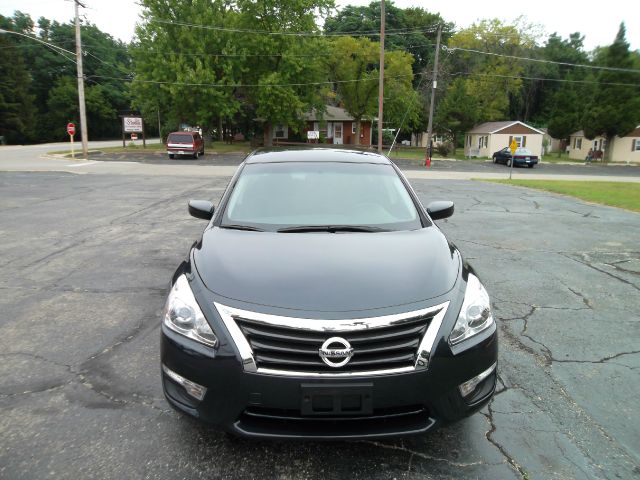 Nissan Altima 2013 photo 2