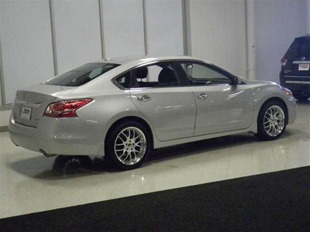 Nissan Altima 2013 photo 1