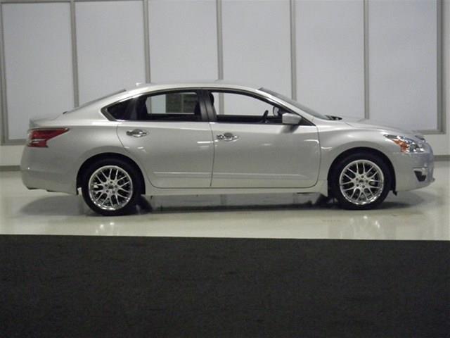 Nissan Altima 2013 photo 3