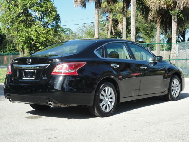 Nissan Altima 2013 photo 1