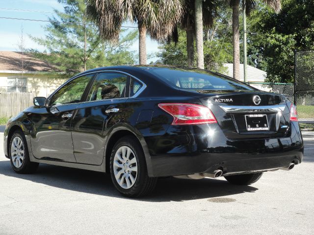 Nissan Altima 2013 photo 2