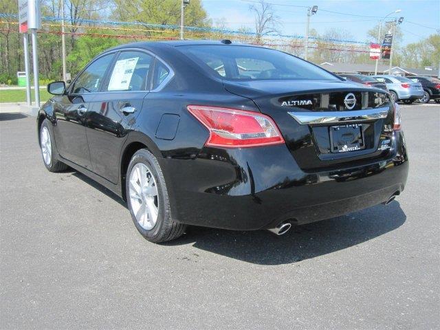 Nissan Altima SLT Quad Cab 2WD Sedan