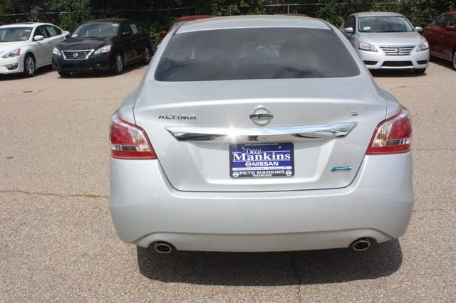 Nissan Altima 2013 photo 4
