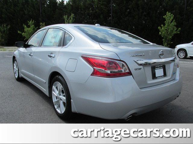 Nissan Altima Crew-short-slt-classic-6.6l Diesel-4wd-1 Owner Sedan