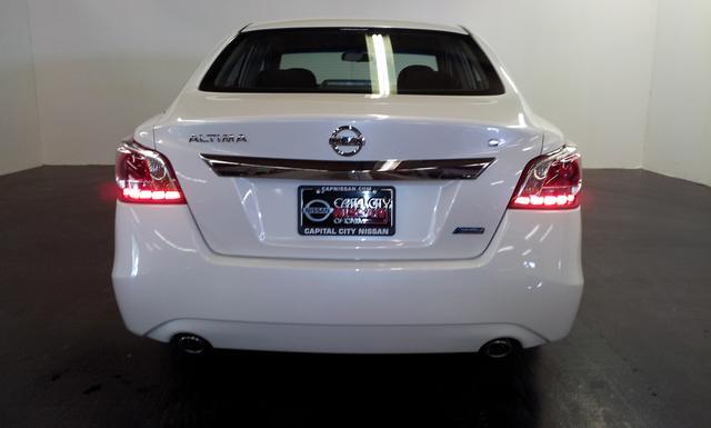 Nissan Altima 2013 photo 1