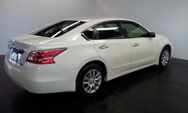 Nissan Altima 2013 photo 2