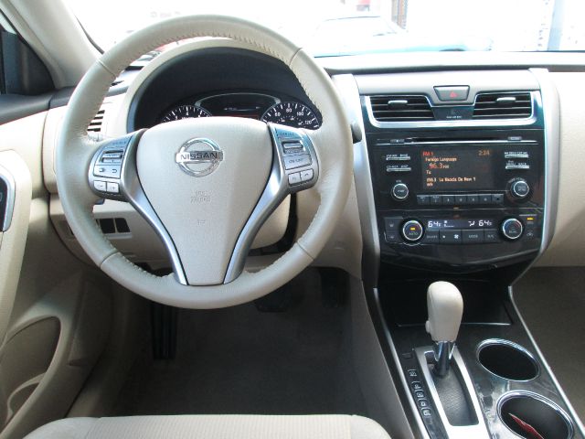 Nissan Altima 2013 photo 2