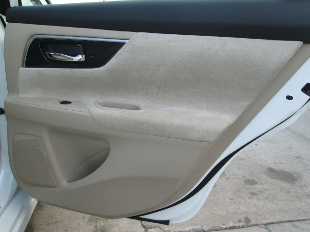 Nissan Altima 2013 photo 26