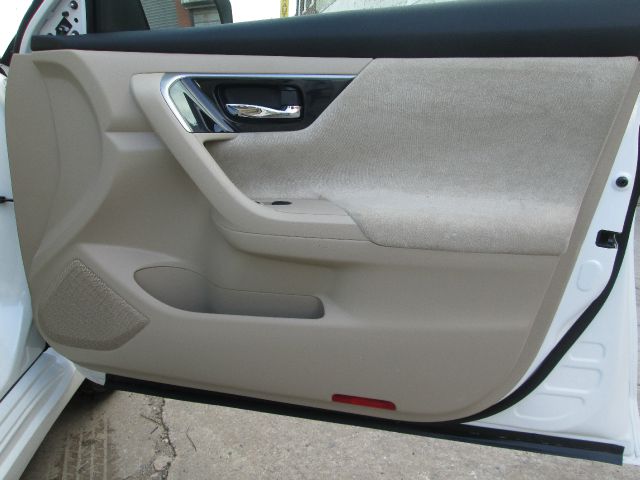 Nissan Altima 2013 photo 28