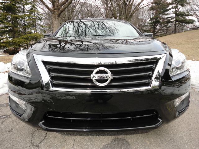 Nissan Altima 2013 photo 1