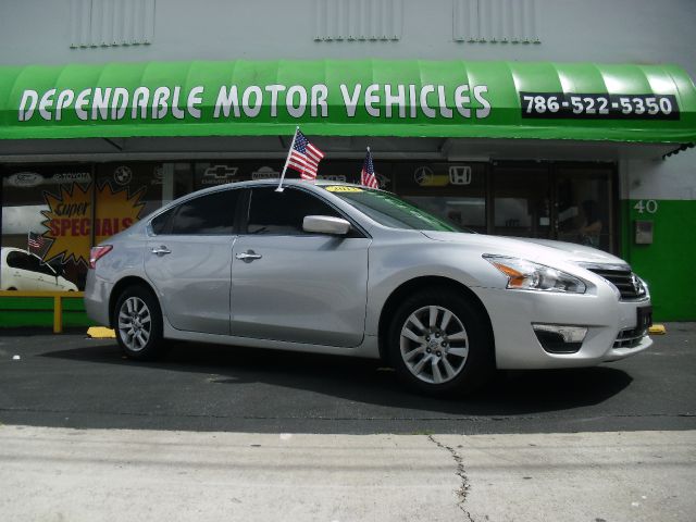 Nissan Altima 2013 photo 2