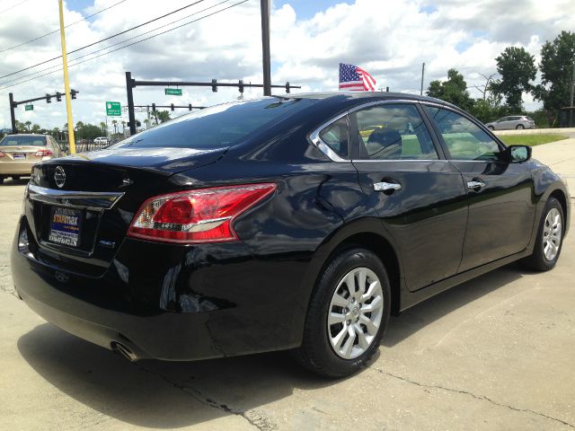 Nissan Altima Pickupslt Quad Cab SWB 4WD 4x4 Truck Sedan