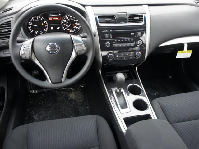 Nissan Altima 2014 photo 1