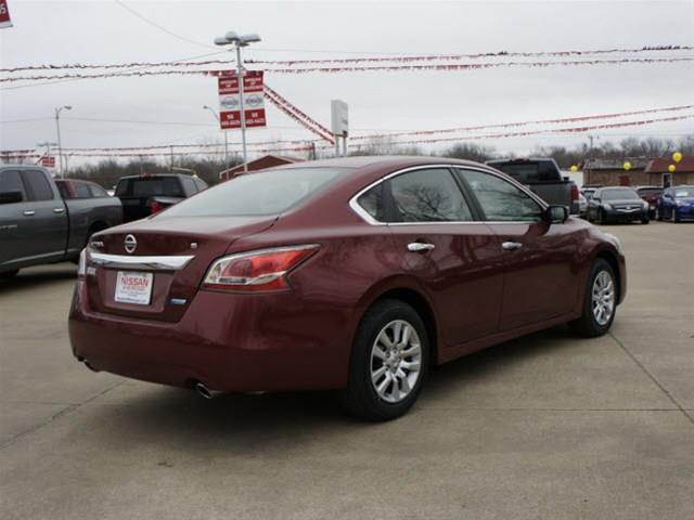 Nissan Altima 2014 photo 2