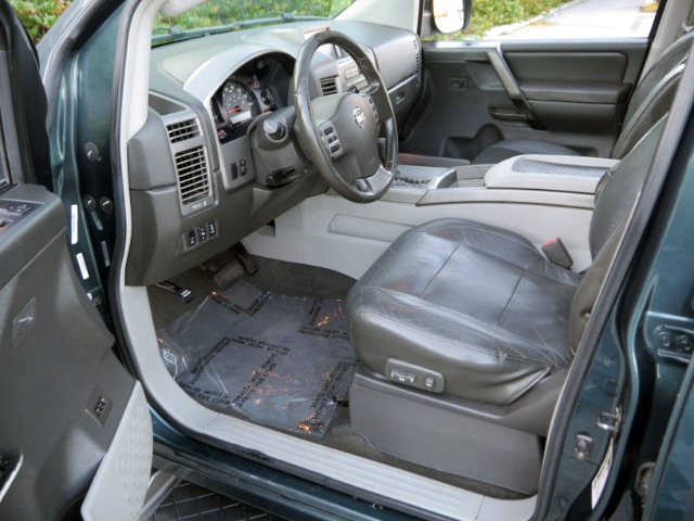 Nissan Armada 2004 photo 1