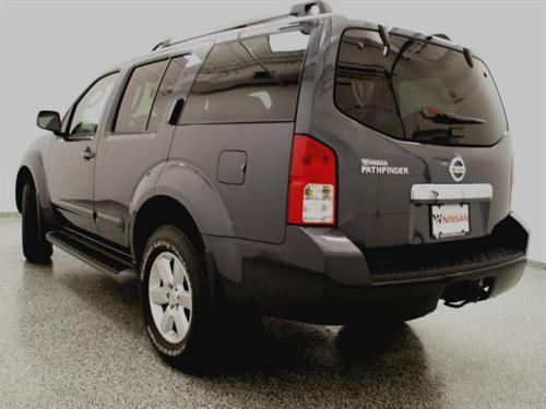Nissan Armada 2010 photo 2