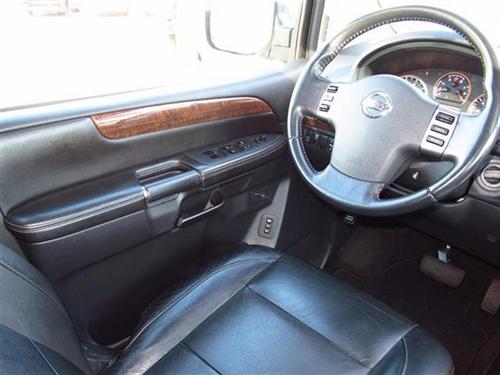 Nissan Armada 2010 photo 2